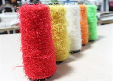 Chine Fils de fantaisie délicats de la sensation 3mm pour le poids léger de tricotage de fil de plume de polyester fournisseur