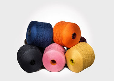 Chine le grand cône 1.67kg a teint 100 la ténacité élevée des fils de polyesters 402 pour le tissage fournisseur