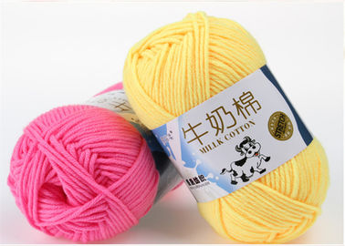 Chine Fils de coton mous superbes du lait 5Ply pour le fil à tricoter de fantaisie d'usage de bébé fournisseur