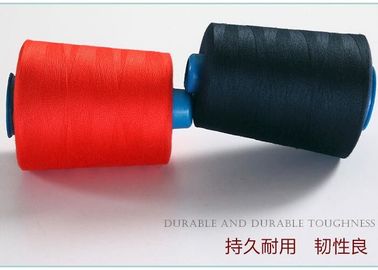Chine L'anneau de biens de 100% a tourné le fil de couture de polyester 40s/2 avec les tubes teints pour l'usine de vêtement fournisseur