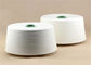 L'anneau blanc naturel de fil à tricoter de polyester a tourné le fil 30S sur le noyau de papier fournisseur
