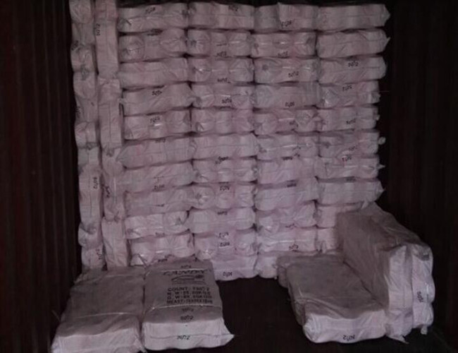 le grand cône 1.67kg a teint 100 la ténacité élevée des fils de polyesters 402 pour le tissage