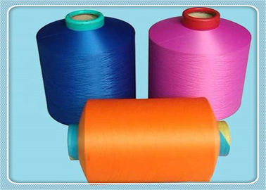 Chine Le dopant coloré de polyester a teint le fil 100D/48F pour les gants/chaussettes de tricotage fournisseur