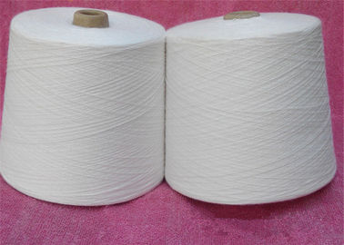 Chine 100% le fil tourné par polyester blanc cru de Vierge, polyester a tourné le fil avec la matière première fournisseur