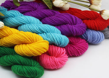 Fil de crochet d'utilisation de pantoufle fil acrylique coloré de 4 plis pour le tricotage à la main fournisseur